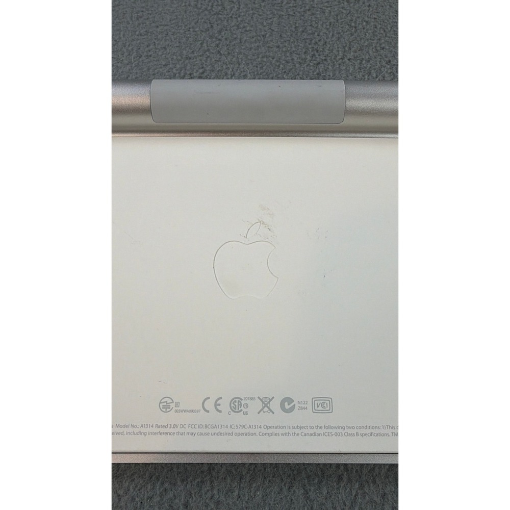 Apple Wireless Keyboard A1314 Bluetooth Silver Aluminum White Keys Tested - Picture 5 of 8